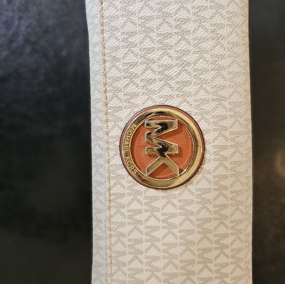 MichaelKors wallet: Used: Cream - Picture 7 of 12